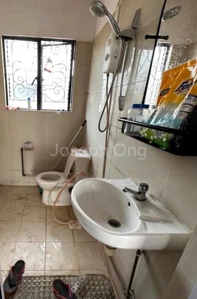 4 Bed Walk-up Apartment (Condo) for Rent in  Geylang Conservation Area - Image 2